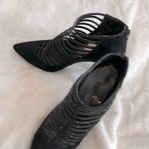 Women’s black pumps